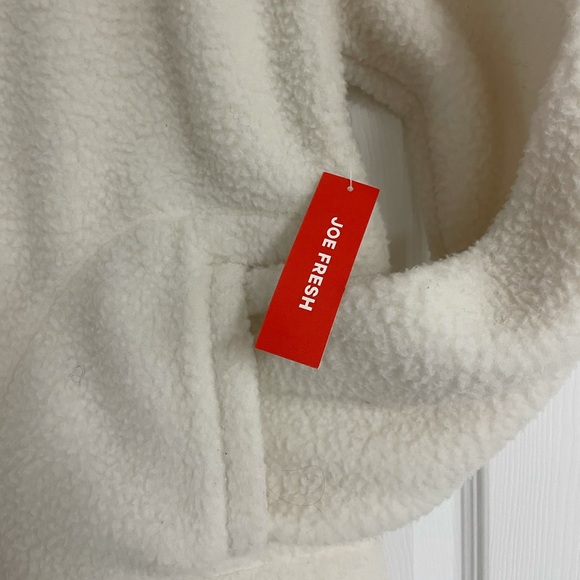 Joe Fresh cropped pullover fleece, size L. - Picture 3 of 5
